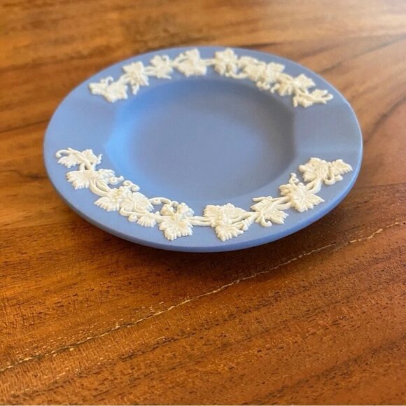 Wedgwood Blue Jasperware Round Coin Trinket Plate 3.5in - Picture 4 of 7